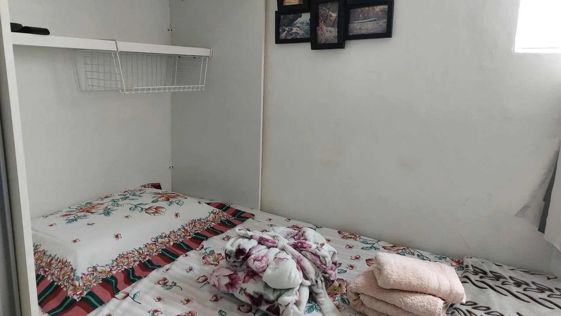 Pequeno Quarto Individual , Ventilador,Tv, Mesa De Trabalho, Bairro Do Espinheiro Recife